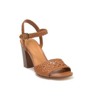 NWT Nine West Tan Sandals Size 8